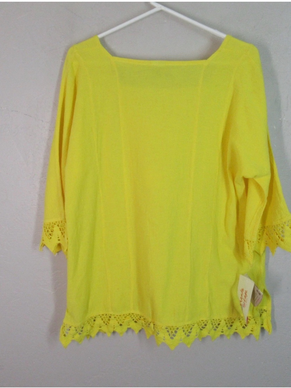Manta del Lago 100% Cotton Hand Embroidered Crochet-Hem Top, 
Size G, Large - Picture 3 of 5